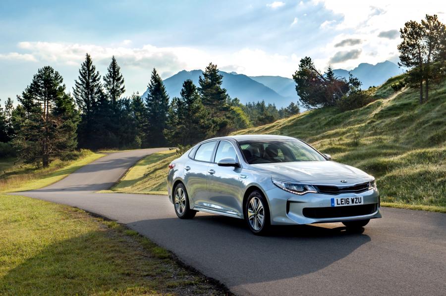  Kia Optima Plug-In Hybrid 2016 года  (UK) (фото 11 из 35)